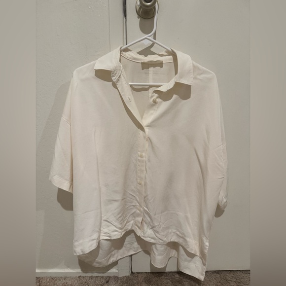 Everlane Off-White Short Sleeve Button-Up - Picture 3 of 4